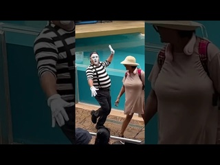 tom mime understood the task of seaworldmime tomthemime funnyshorts funnyvideo - [eryka travel]